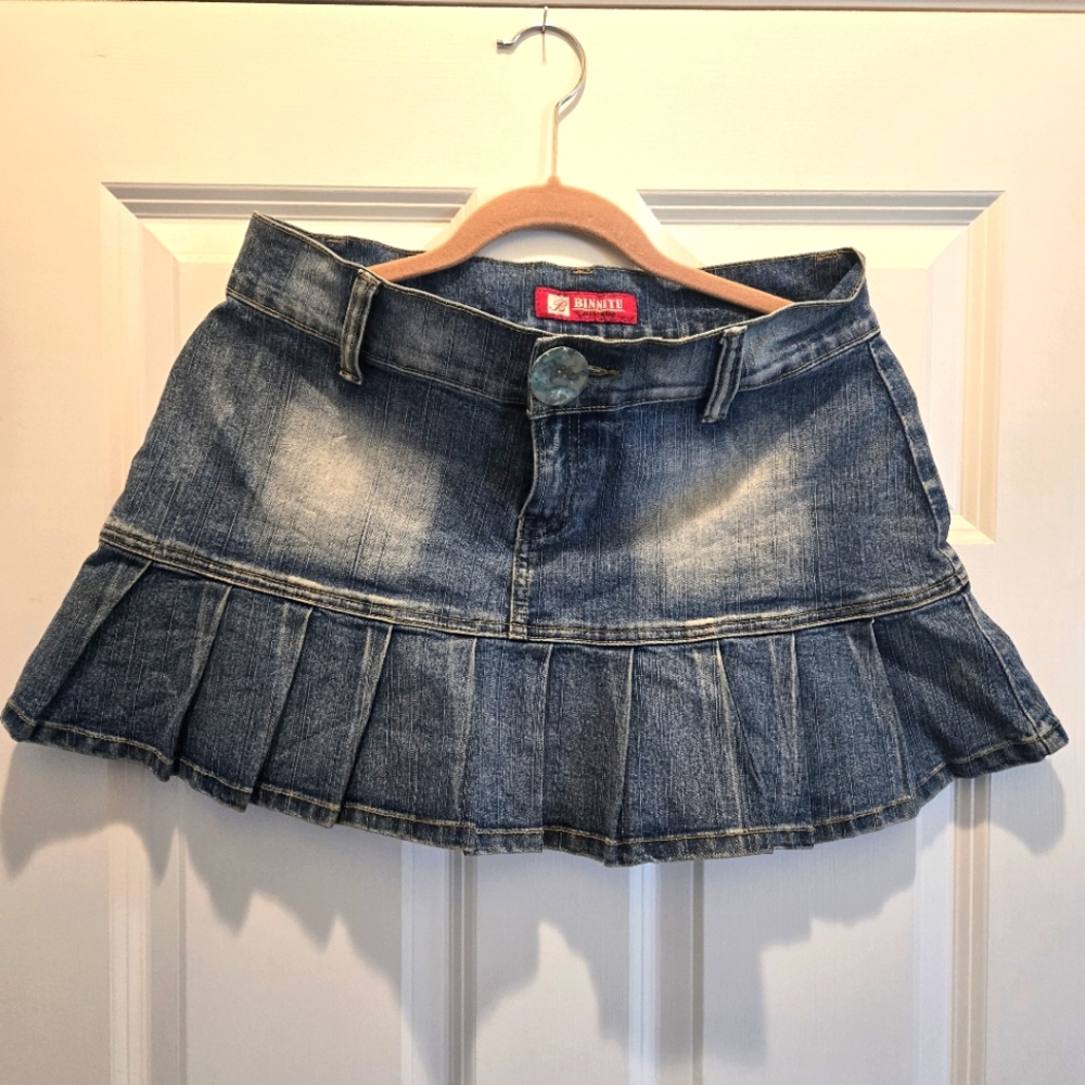 Vintage Y2K Denim Mini Skirt EU 40/US 30 Italy European Pleated Blue Medium Wash